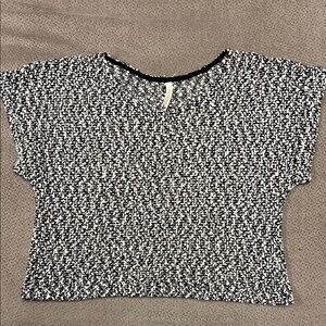 Women's Black and White Knit Top